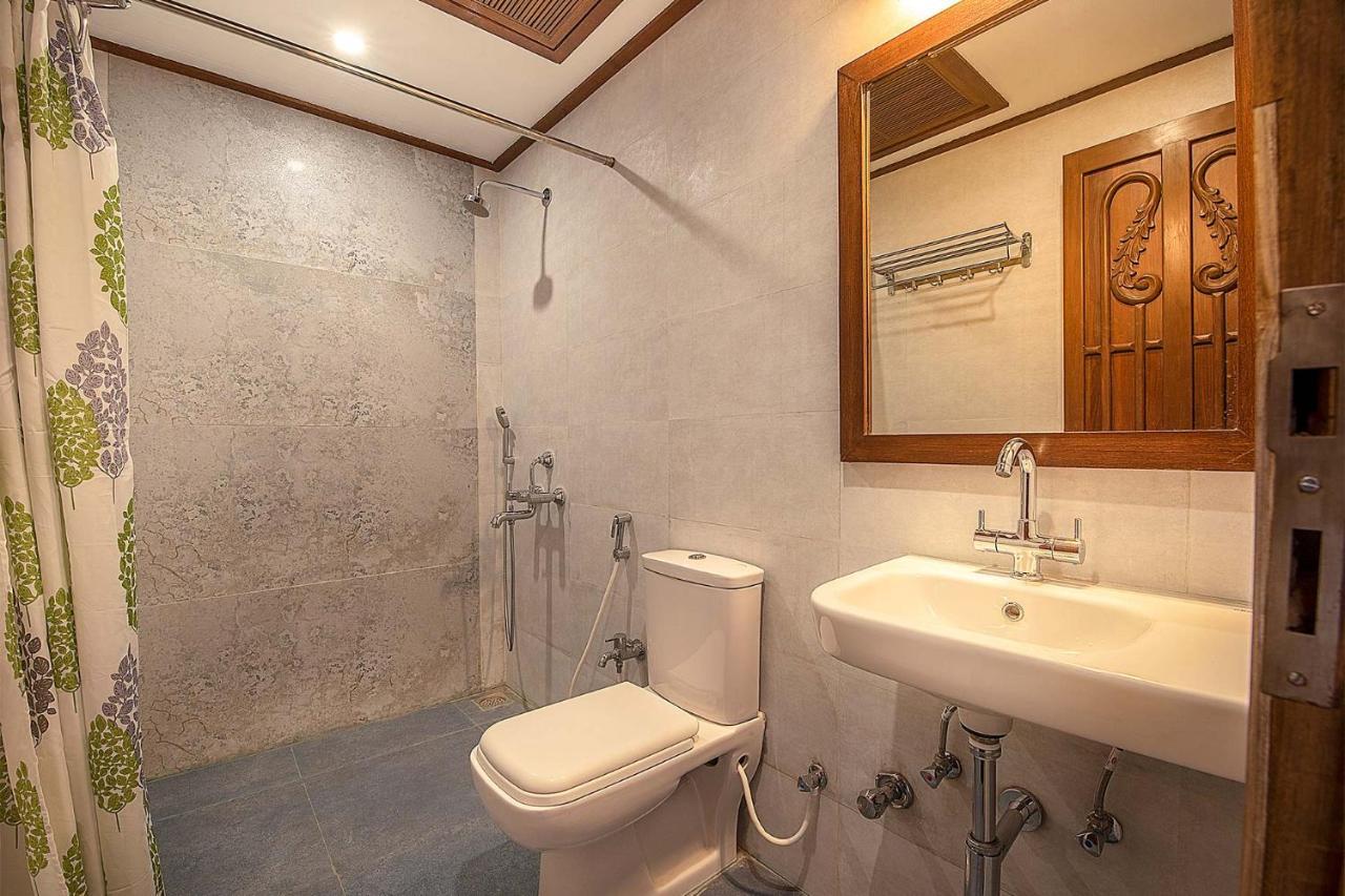 Casamo Silver Oak By Stayvista - Overlooking A Lake & Valley, Lush Green Lawns, & A Private Pool Mahabaleshwar Exterior photo
